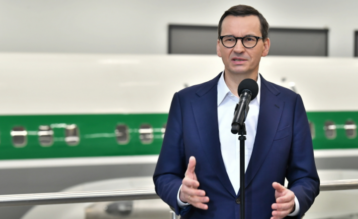 Premier Mateusz Morawiecki podczas wizyty w Ośrodku Szkoleń Specjalistycznych Straży Granicznej w Lubaniu, 27 bm. / autor: PAP/Maciej Kulczyński