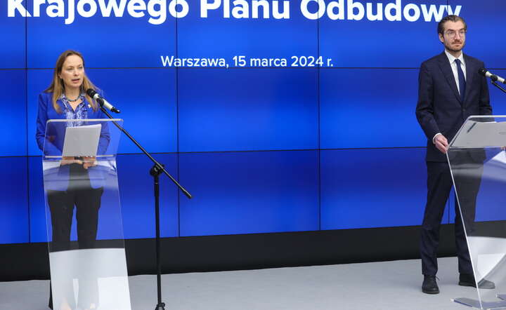 Minister funduszy i polityki regionalnej Katarzyna Pełczyńska-Nałęcz i wiceminister funduszy i polityki regionalnej Jan Szyszko / autor: Fot. PAP/Rafał Guz