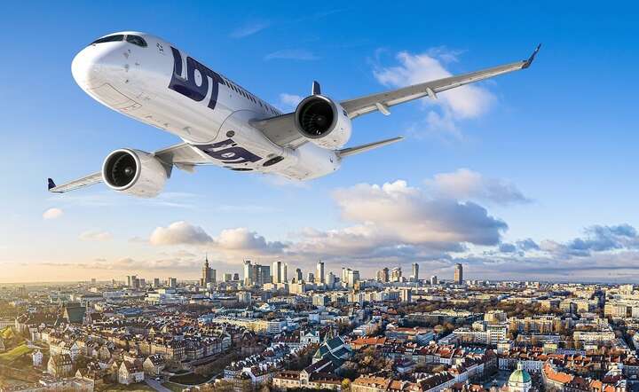 W Rzeszowie będą wytwarzane m.in. części do silników samolotów Airbus A220. Kilka miesięcy temu maszyny tego typu zamówił u producenta LOT. (zdj. ilustracyjne) / autor: PLL LOT (zdj. promocyjne)