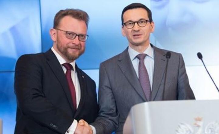 Mateusz Morawiecki (P) i Łukasza Szumowski (L)