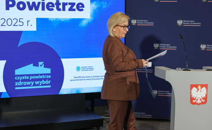 Minister klimatu i środowiska Paulina Hennig-Kloska podczas konferencji prasowej dot. nowej odsłony programu Czyste Powietrze / autor: PAP/Albert Zawada
