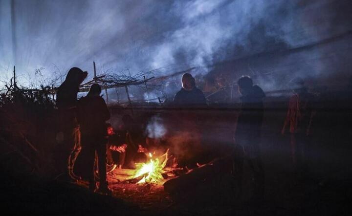Migranci na granicy Polski i Białorusi / autor: PAP/EPA