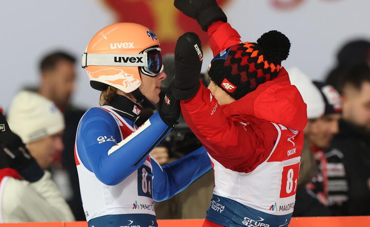 Polacy Dawid Kubacki (L) i Kamil Stoch (P)  / autor: PAP/Grzegorz Momot