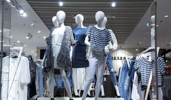 Ubrania i buty drożeją najszybciej