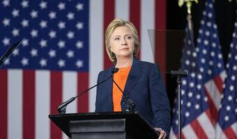Hillary Clinton pod ostrzałem: Mówiła o biedzie i wykluczeniu mając na sobie marynarkę za 12 tys. dolarów