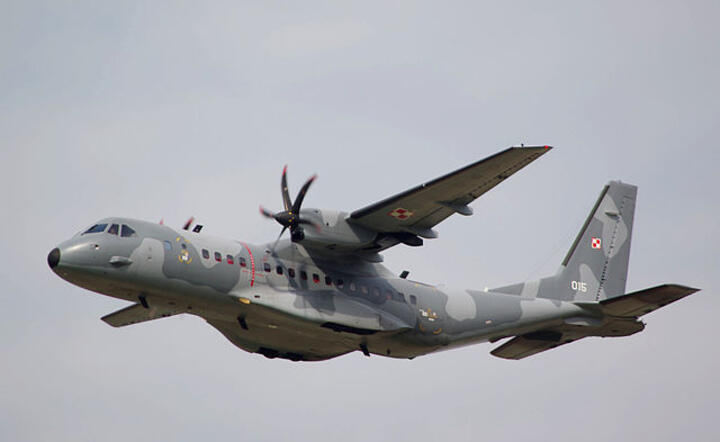 CASA C-295 w barwach Sił Powietrznych RP  na Małopolskim Pikniku Lotniczym / autor: https://pl.wikipedia.org: Jakub Hałun/praca własna CC BY-SA 3.0