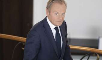 Tusk trafia kulą w brytyjski płot
