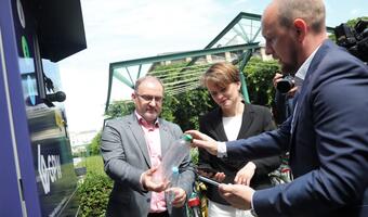 Emilewicz: recyklomaty to część gospodarowania odpadami