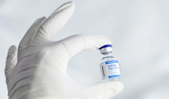 Koncerny farmaceutyczne nie uwolnią szybko patentów na szczepionki