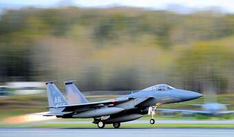 Myśliwiec F-15 to czarny koń powietrznej rywalizacji?