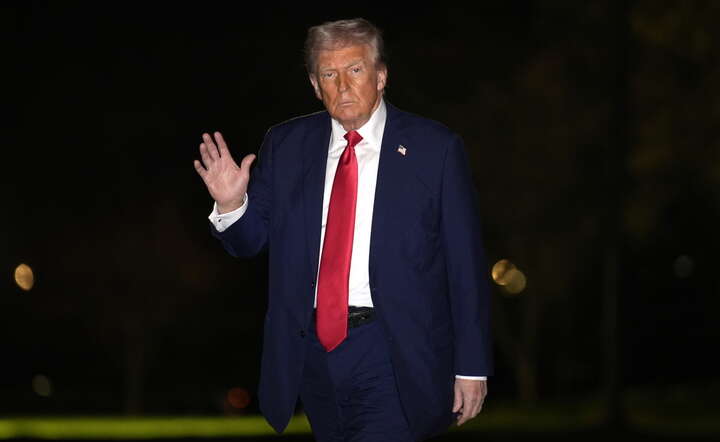 Donald Trump o Elonie Musku: Ma dużą firmę, którą musi kierować, więc w pewnym momencie tam wróci / autor: PAP/EPA/Yuri Gripas