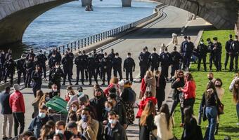Paryż: Policja przepędziła tłum wypoczywających