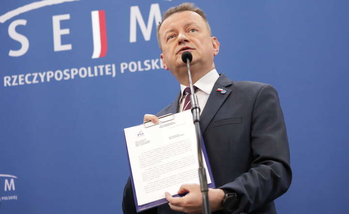  Przewodniczący KP PiS Mariusz Błaszczak podczas konferencji prasowej w Sejmie / autor: PAP/Tomasz Gzell