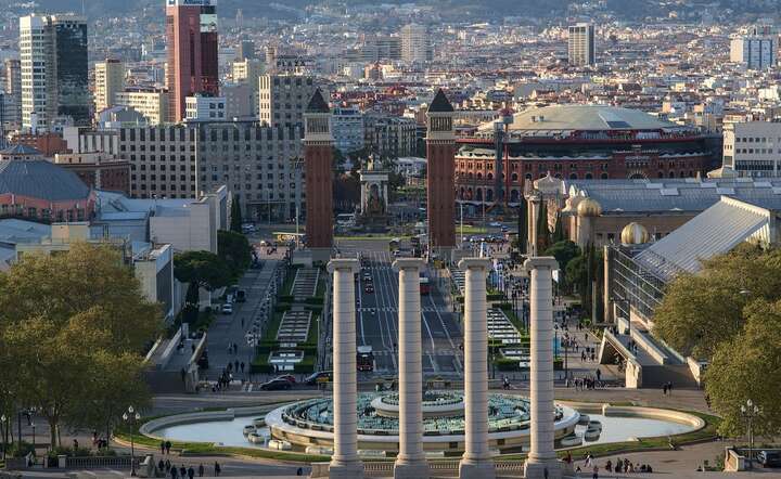 Barcelona ma dość i stawia tamę. Turystom!