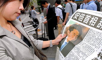 Dymisja premiera Japonii, czyli z deszczu pod rynnę