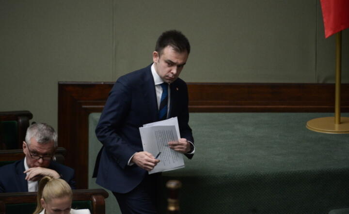 Minister finansów Andrzej Domański na sali obrad Sejmu w Warszawie / autor: PAP/Marcin Obara