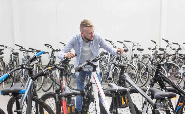 Wartość rynku rowerowego w Polsce w 2024 roku osiągnie kwotę 4,9 mld zł. To najwyższy poziom w historii / autor: Freepik