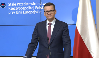 Premier: przez Polskę przechodzi orkan, zostańmy w domach