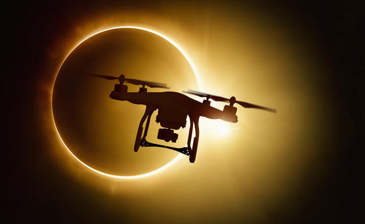 Dron / autor: Impact18