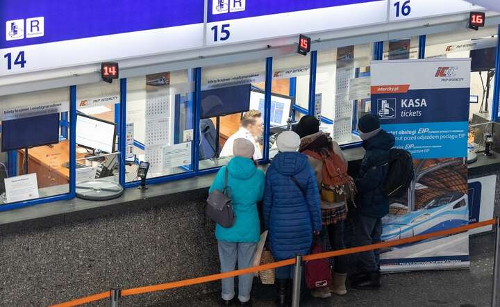 Przy planowaniu podróży w święta i przy kupowaniu biletów warto sprawdzić szczegóły połączenia / autor: Fratria / Andrzej Wiktor