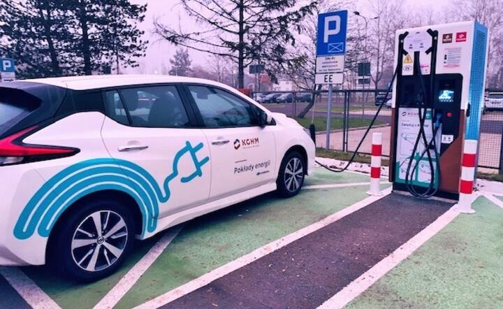Ładowanie samochodów elektrycznych / autor: KGHM