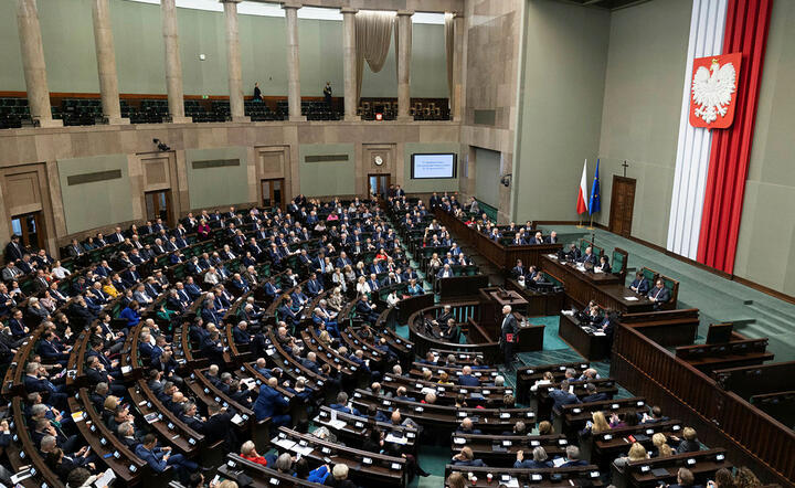 "Rz": Gigantyczne nakłady rządu na zielone inwestycje. Ceny prądu spadną?