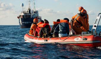 Niemieckie statki przejmują migrantów. Potem jest szantaż