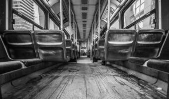 Do autobusu - tylko z przepustką!