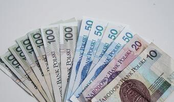 Złoty zyskał na wartości do euro, a stracił wobec dolara