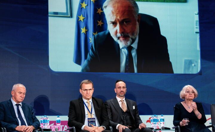 Krzysztof Tchórzewski (z lewej) podczas Ogólnopolskiego Szczytu Gospodarczego w Lublinie.** / autor: PAP