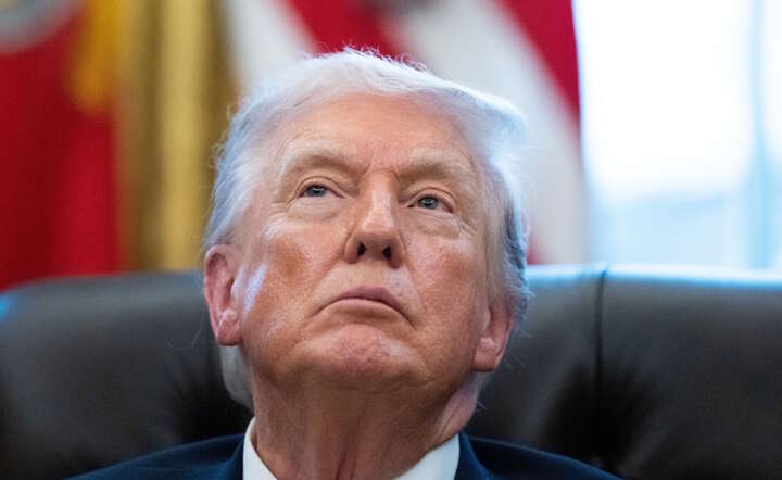 Trump mówi o przejęciu kolejnego państwa. "To upadły kraj. Nie mają pieniędzy" / autor: PAP