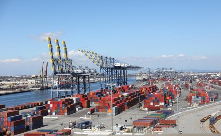 Terminal Kontenerowy portu  Los Angeles (USA) / autor: fot. PAP/EPA/Andrew Gombert