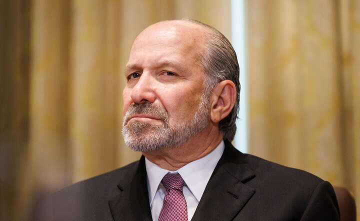 Sekretarz handlu USA Howard Lutnick: umowa z UE jest "na stole" / autor: PAP/EPA/AARON SCHWARTZ