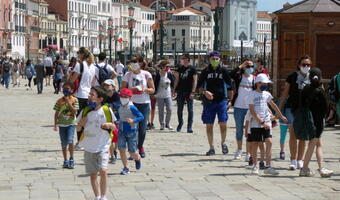 „Zbiorowe szaleństwo” na włoskich ulicach [GALERIA]