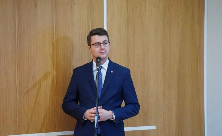 rzecznik prasowy rządu Piotr Müller / autor: Fratria