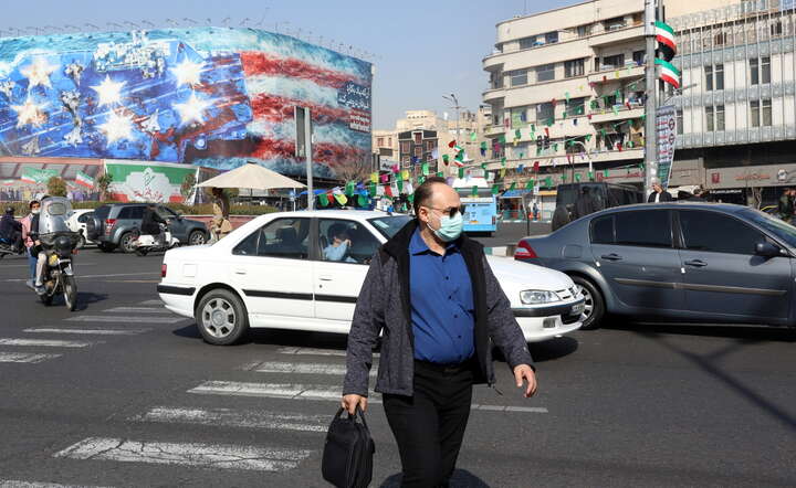 Antyamerykański billboard na budynku w centrum Teheranu, stolicy Iranu / autor: PAP/EPA/ABEDIN TAHERKENAREH 