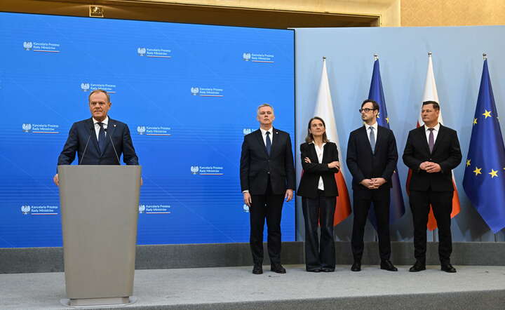 Donald Tusk, Tomasz Siemoniak, Hanna Wróblewska, Jakub Jaworowski, Krzysztof Paszyk / autor: PAP/Radek Pietruszka