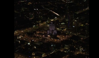"Płonący samolot" nad Warszawą to reklama Red Bulla [wideo]