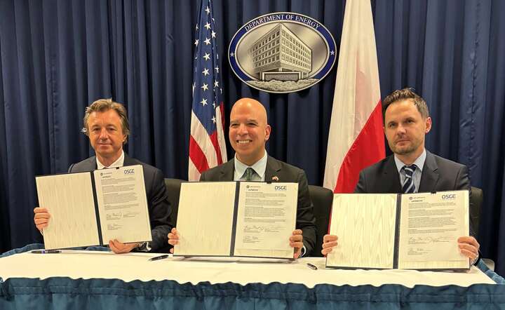 OSGE i GE Vernova Hitachi Nuclear Energy (GVH) podpisały w siedzibie Departamentu Energii USA w Waszyngtonie umowę na realizację projektu technicznego reaktora modułowego BWRX-300 do wdrożenia w Polsce / autor: materiały prasowe OSGE