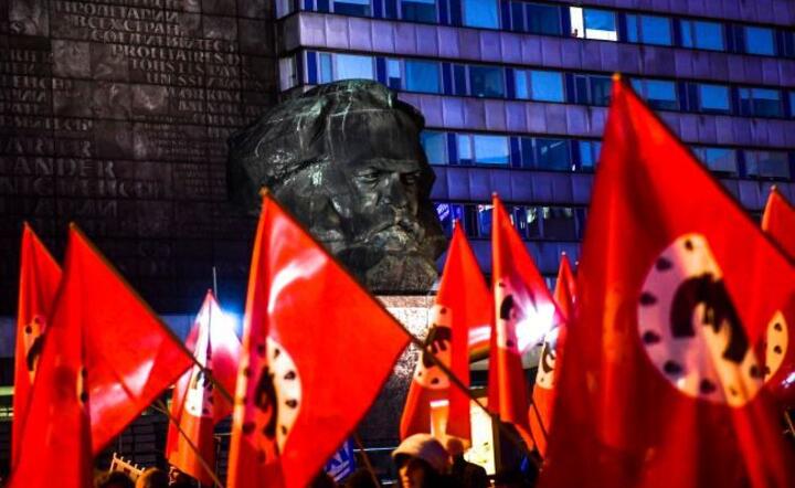 Protest przeciwko Merkel / autor: PAP/EPA/FILIP SINGER