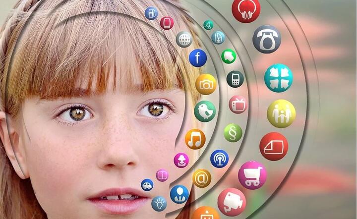 Do internetu podłączonych jest 4,4 mld ludzi, a większość z nich korzysta z social mediów / autor: Pixabay
