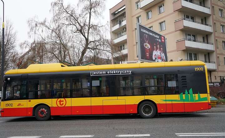 Autobus elektryczny komunikacji miejskiej w Warszawie / autor: Fratria 