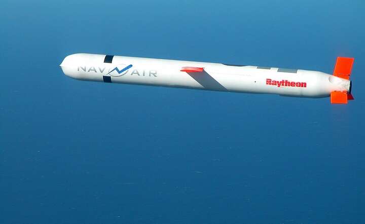 Pocisk samosterujący Tomahawk marynarki amerykańskiej (US Navy) / autor: United States Navy, Public domain, via Wikimedia Commons / https://commons.wikimedia.org/wiki/File:Tomahawk_Block_IV_cruise_missile.jpg
