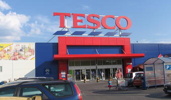 Zarobki w Tesco idą w górę. Ile zarobią pracownicy?
