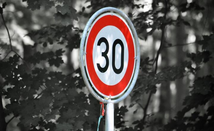 Ograniczenie prędkości w stolicy do 30km/h. „Absurd”