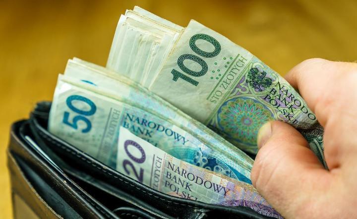 Średnia płaca. GUS: wzrost zarobków przebił prognozy