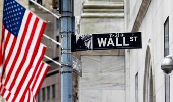 Fed straszy podwyżką stóp procentowych, surowce tanieją