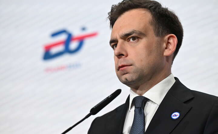 Minister finansów Andrzej Domański podczas konferencji prasowej po zakończeniu ECOFIN / autor: PAP/Leszek Szymański