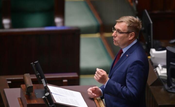 Wiceminister aktywów państwowych Maciej Małecki na sali obrad Sejmu w Warszawie, w drugim dniu posiedzenia, 23 bm. / autor: PAP/Marcin Obara