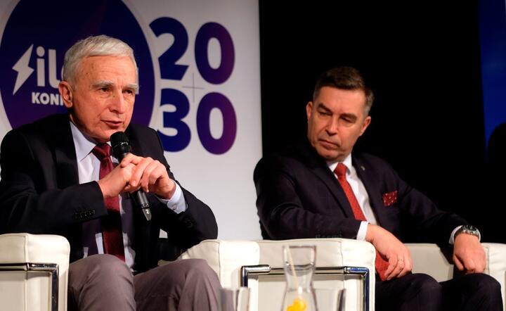 Pełnomocnik rządu ds. strategicznej infrastruktury energetycznej Piotr Naimski (L) oraz wiceminister aktywów państwowych Zbigniew Gryglas (P) / autor: PAP/Andrzej Grygiel